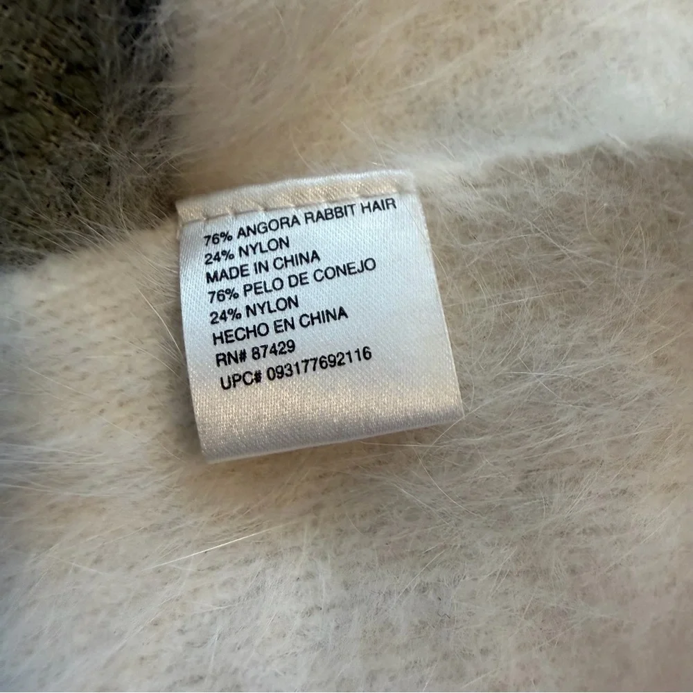 Angora rabbit hair fringe white scarf.